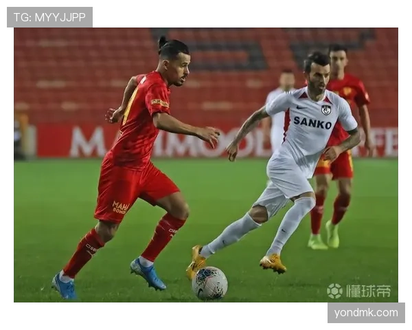 加拉塔萨雷备战土超关键战演练针对性防守阵型 加拉塔萨雷备战土超关键战演练针对性防守阵型